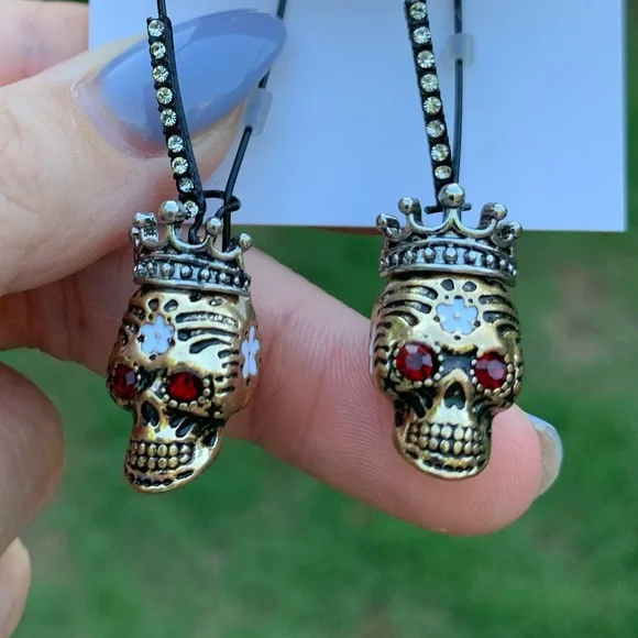 NWT Betsey Johnson Skull with Crown Earrings - Picture 5 of 7